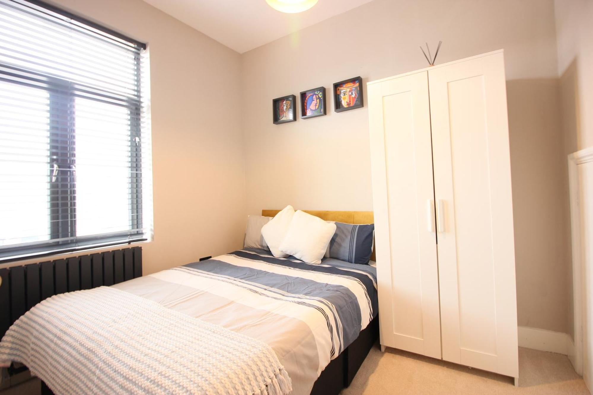Luxury 3-Bedroom Apartment, Ealing Broadway Brentford Exterior photo